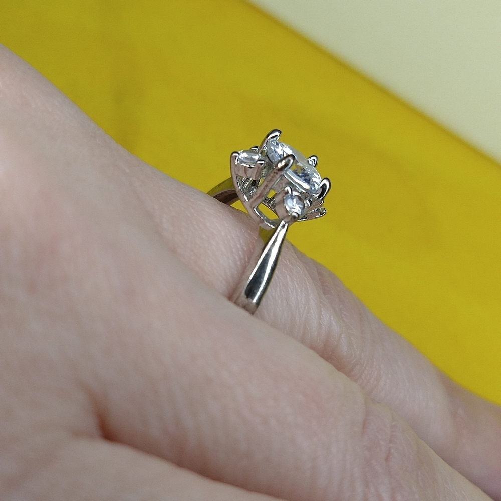 **Snowflake design radium ring size 6** - Picture 2 of 6